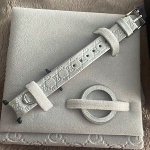 Gucci NWT Gucci Monogram Logo Authentic U
Play Kit Watch Band Face Kit-silver